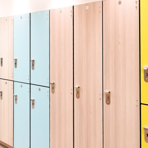 Uniting-Function-and-Color-at-Ecole-Jean-du-Nord-with-Spectrum-Lockers